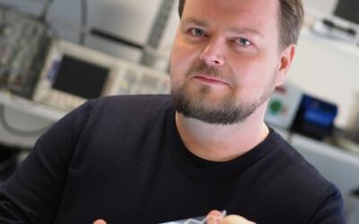 Printed Stretchable Electronics and Artificial Intelligence: Bridging the Physical and Digital Worlds for Excellent Performance